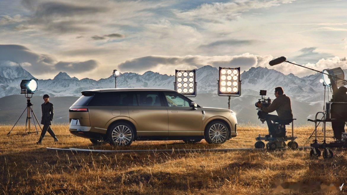 小鹏GX来了！终于能去现场摸到实车，光是宣传图就直接震撼到我，气场也太足了！直接