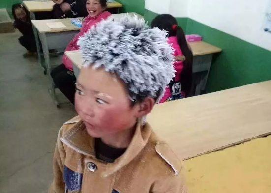 冰花男孩刷屏 | 为什么我总劝别人: 没钱不要轻易生孩子