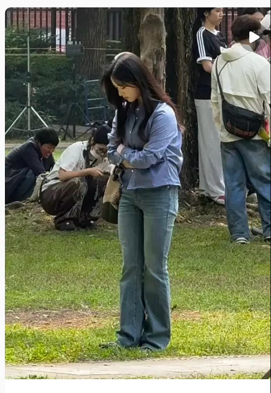 同样的穿搭，沈月和虞书欣的差距有点大了吧