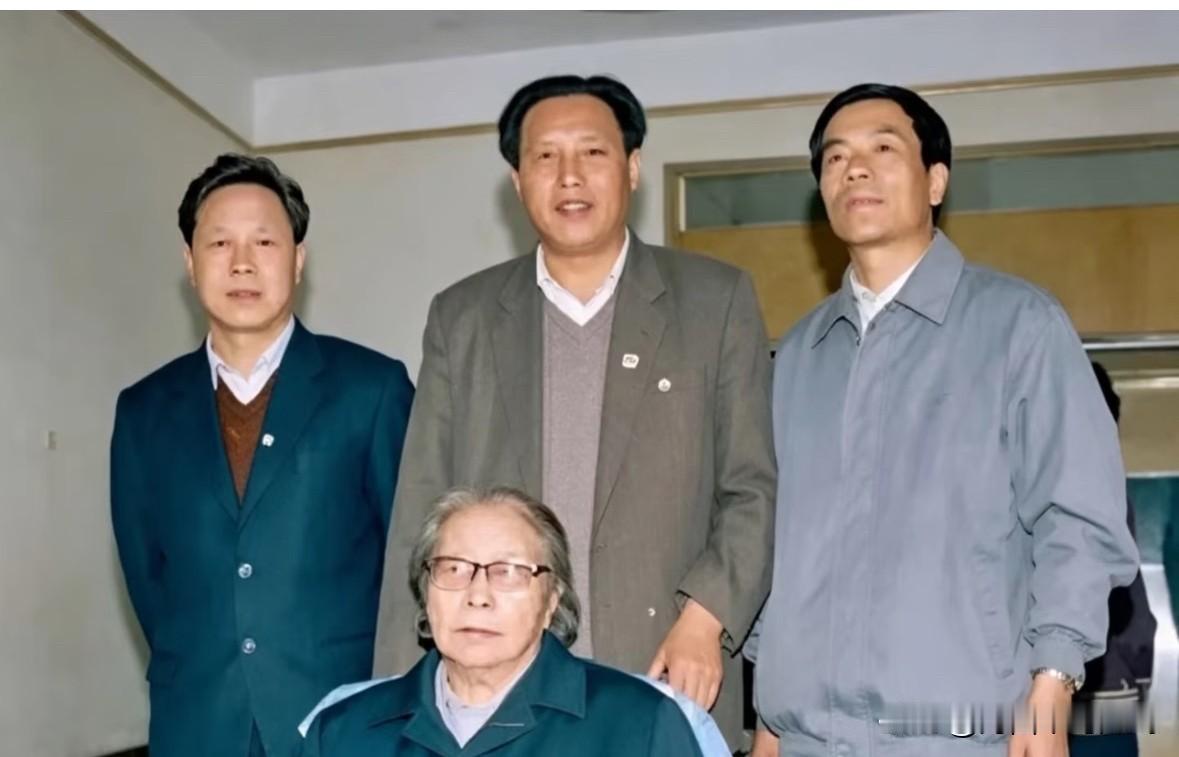 1990年，72岁的浦安修得到晚辈的谅解，留下首张与晚辈十分珍贵的留念合影。她2