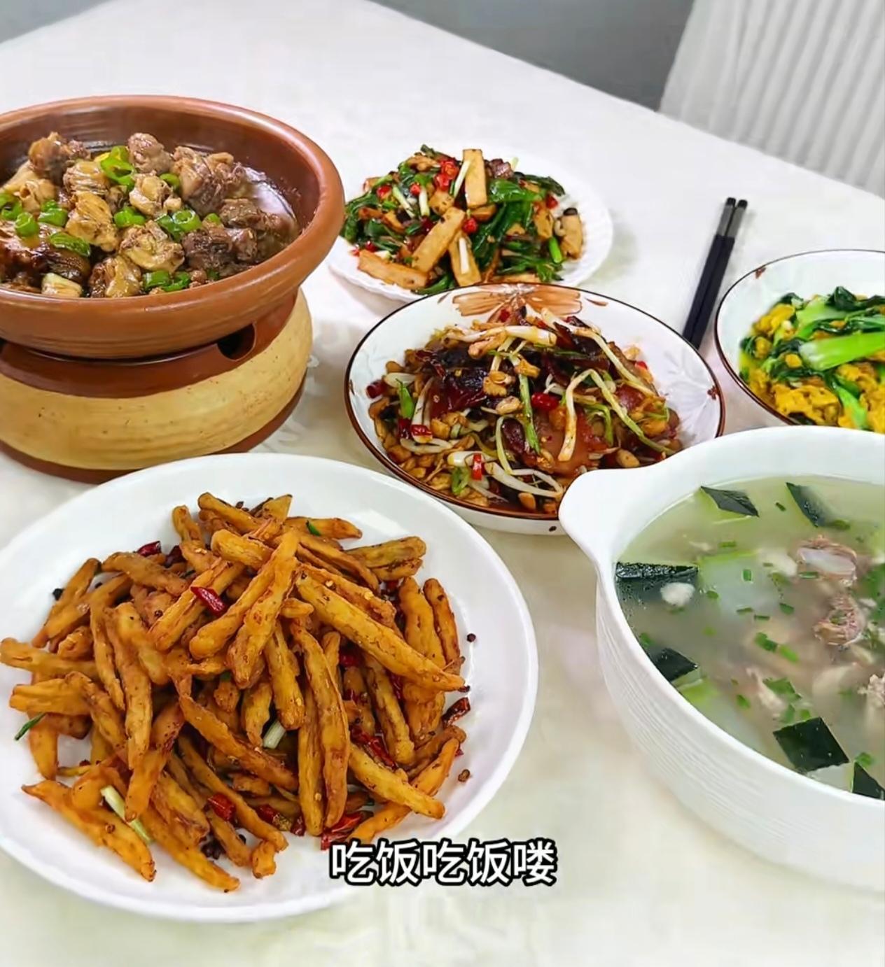 昨天是老公生日，我和婆婆联手给他整了顿家宴。婆婆做饭还带着点老