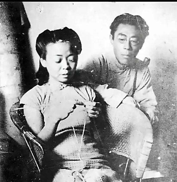 1922年，闻一多在父母强行施压下，迎娶了从未谋面的远房表妹高孝贞。洞房之夜，闻