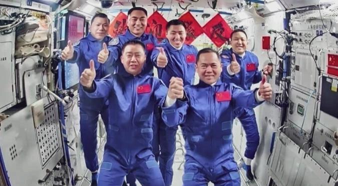 原来天上也能“闪送”，神舟二十一号3小时28分就追上空间站，直接把快递时效卷上天