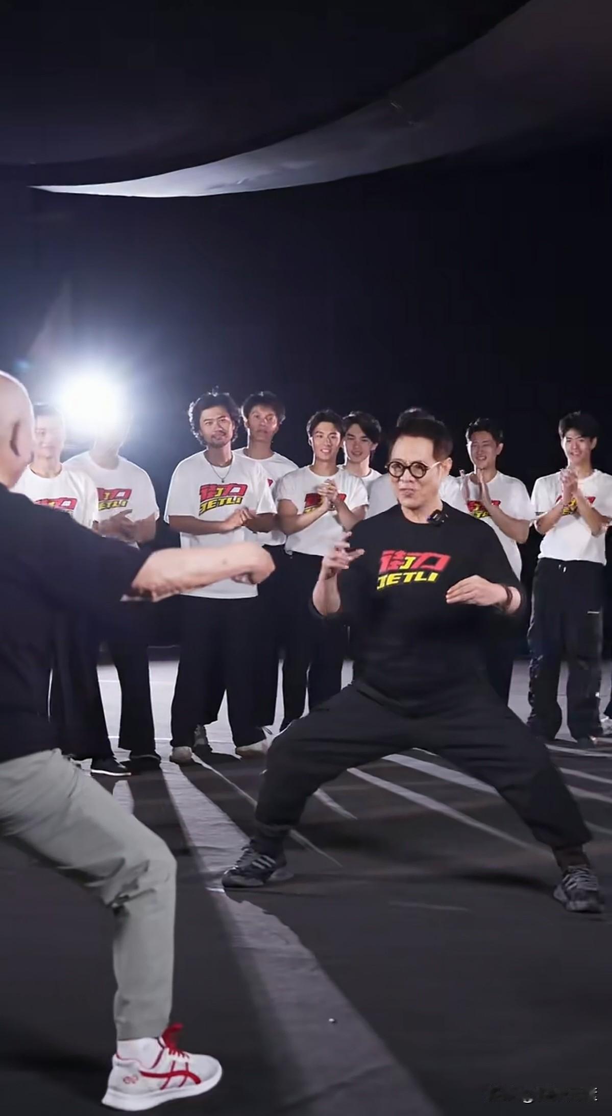 李连杰老师这是获得了生命重启吗?感觉他又恢复了年轻时的生龙活虎状态,与之前那种病