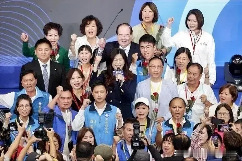 郑丽文带领狮群第一课：团结内部、接轨民意【齐天大圣时事观察[比心]】国民党主