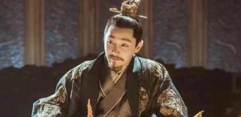 面对四叔朱棣的兵锋，1402年的建文帝朱允炆只得把分封在外的叔叔们召回京师协防，并将守城门的重任托付