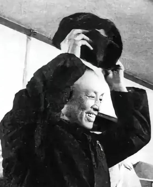 1975年，周养浩被特赦，重获自由后，国家允许他去任何地方，周养浩说：“我想去台