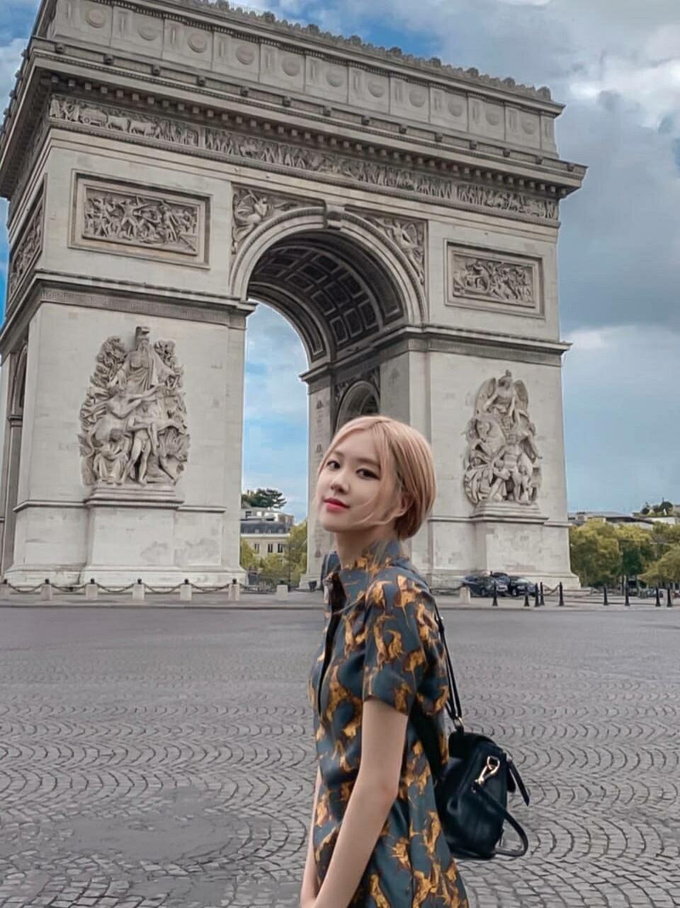 朴彩英的生活旅行照她真的很会拍，又飒又美