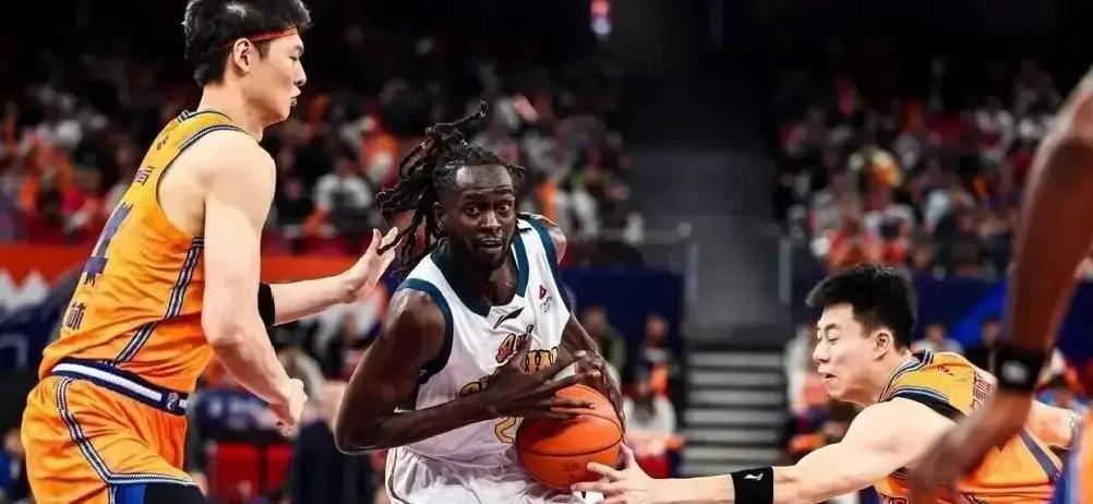 八连败，四川队赌命换外援！加克9分钟送10分，球迷喊下课。管理层连夜裁掉他