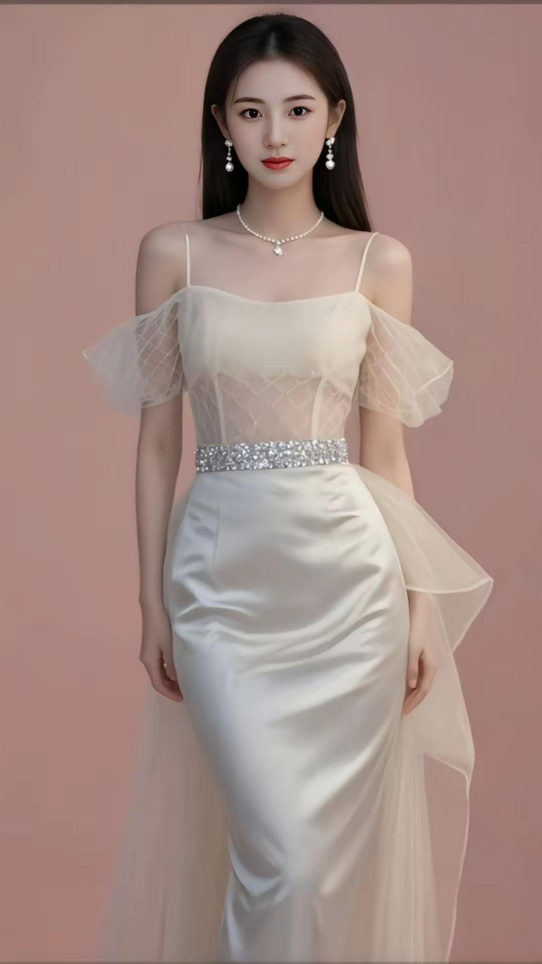 珠帘玉带映红妆，华服美人似画卷。