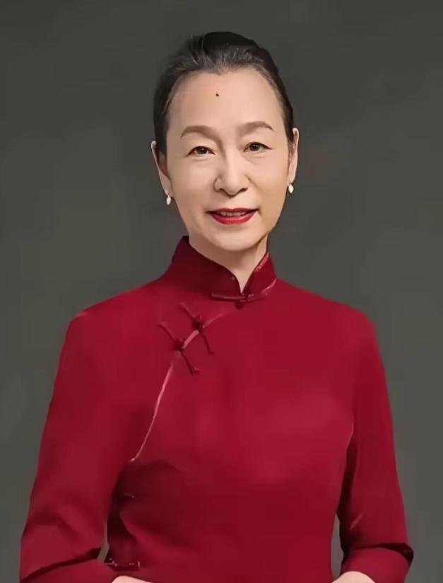 周野芒去美国进修，整整两年没见老婆奚美娟。等他回国，看到老婆奚美娟正在坐月子，他