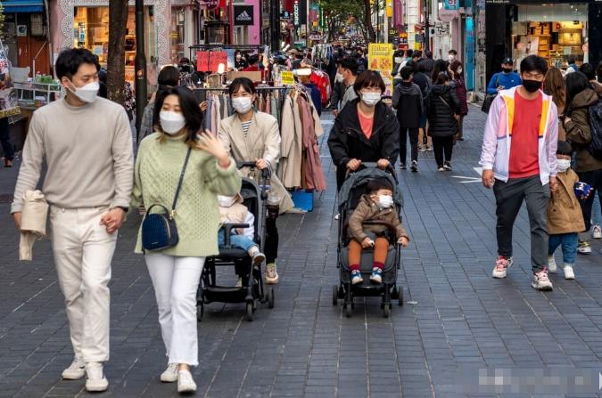 韩国男人终于不抱怨本土妹子眼光高了，因为他们发现了终极解法——不是姑娘不想嫁
