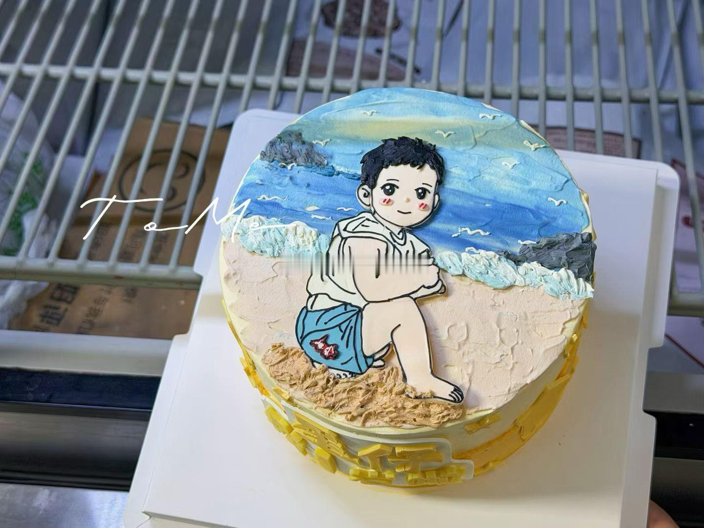 感觉没点美术功底都做不出这么好看的蛋糕~