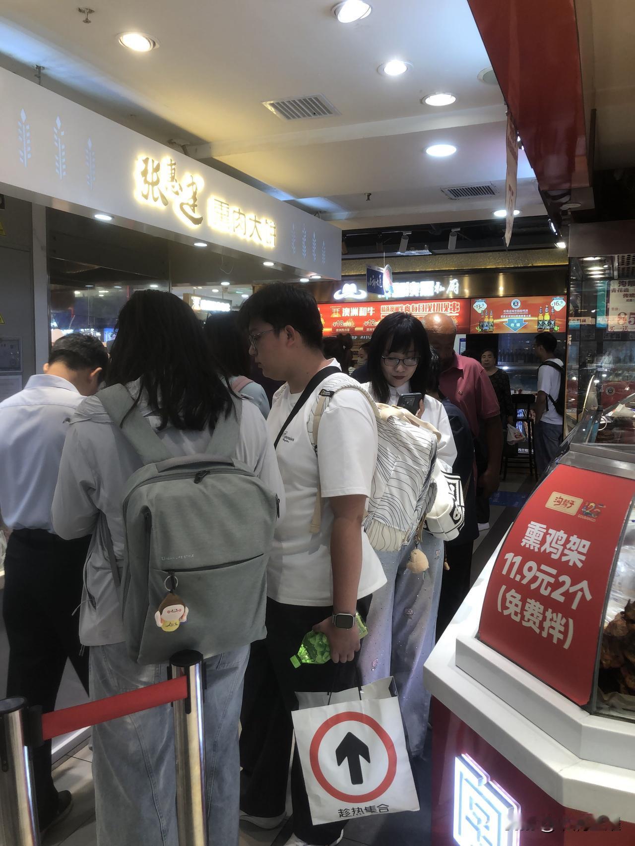 大连的旅游旺季过去了，不但景区清闲下来，就连街上的外地背包客也少见了，而有个检验