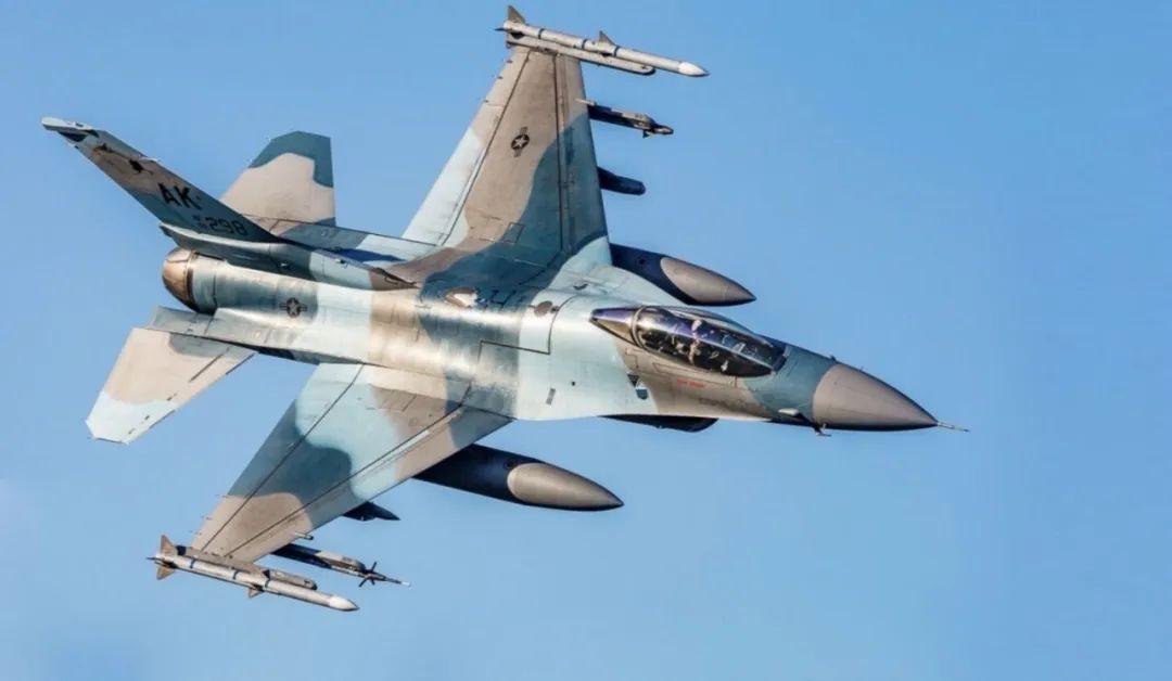 一份预算草案，把美国空军的家底暴露得明明白白。停产21年的F-16，眼看就要被美