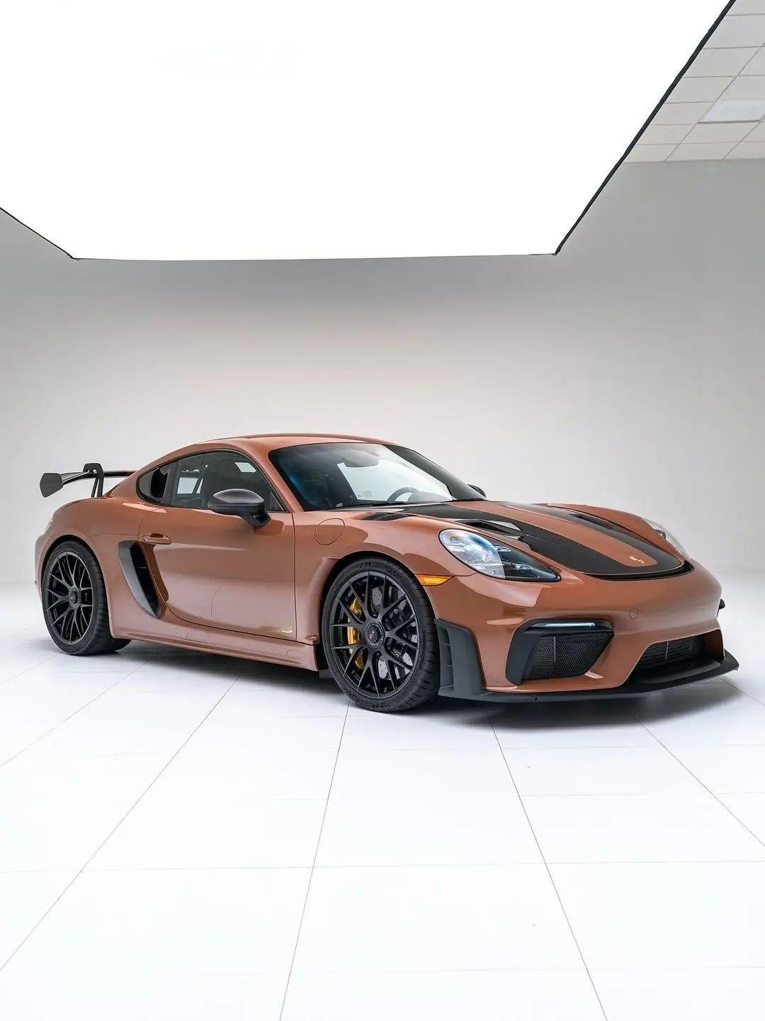 豪车超跑棕色保时捷718GT4RS​​​