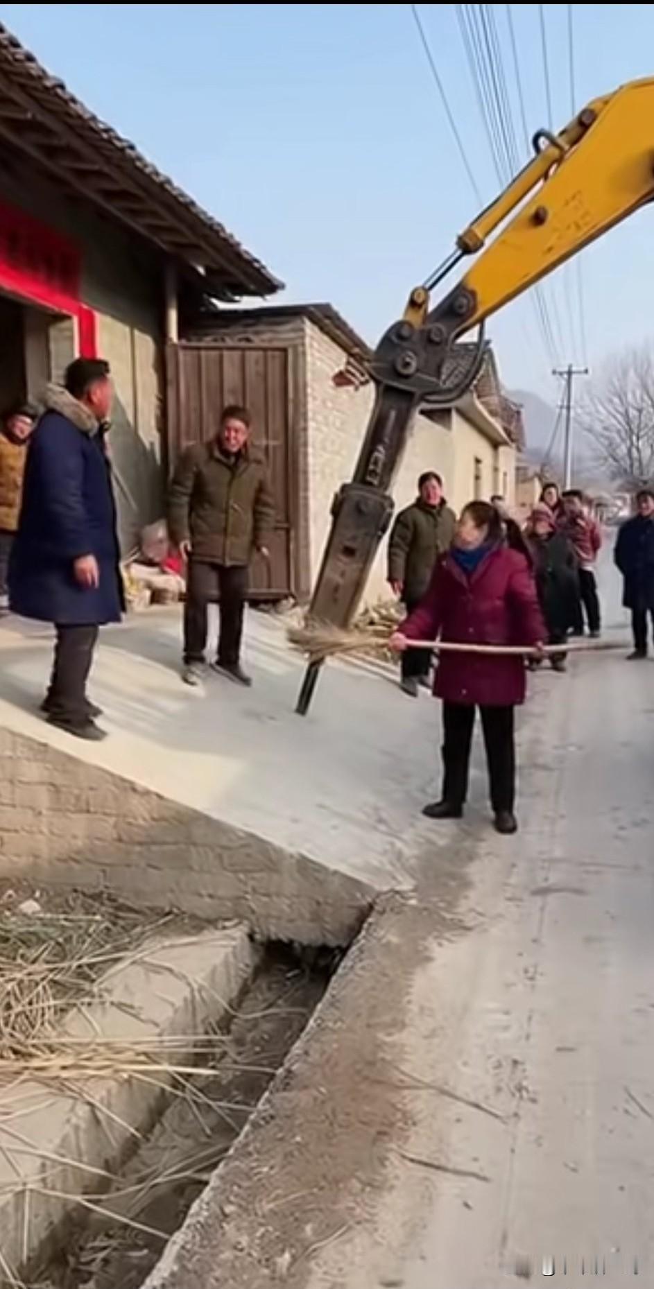 看看吧，这样的状态，到底应该不应该拆除？现在已经分成了两派，有的说不需要拆，有的