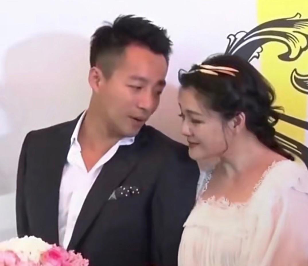 汪小菲终于觉悟了面对s妈一而再再而三的要求面谈，汪小菲都选择了沉默！柿子再软，