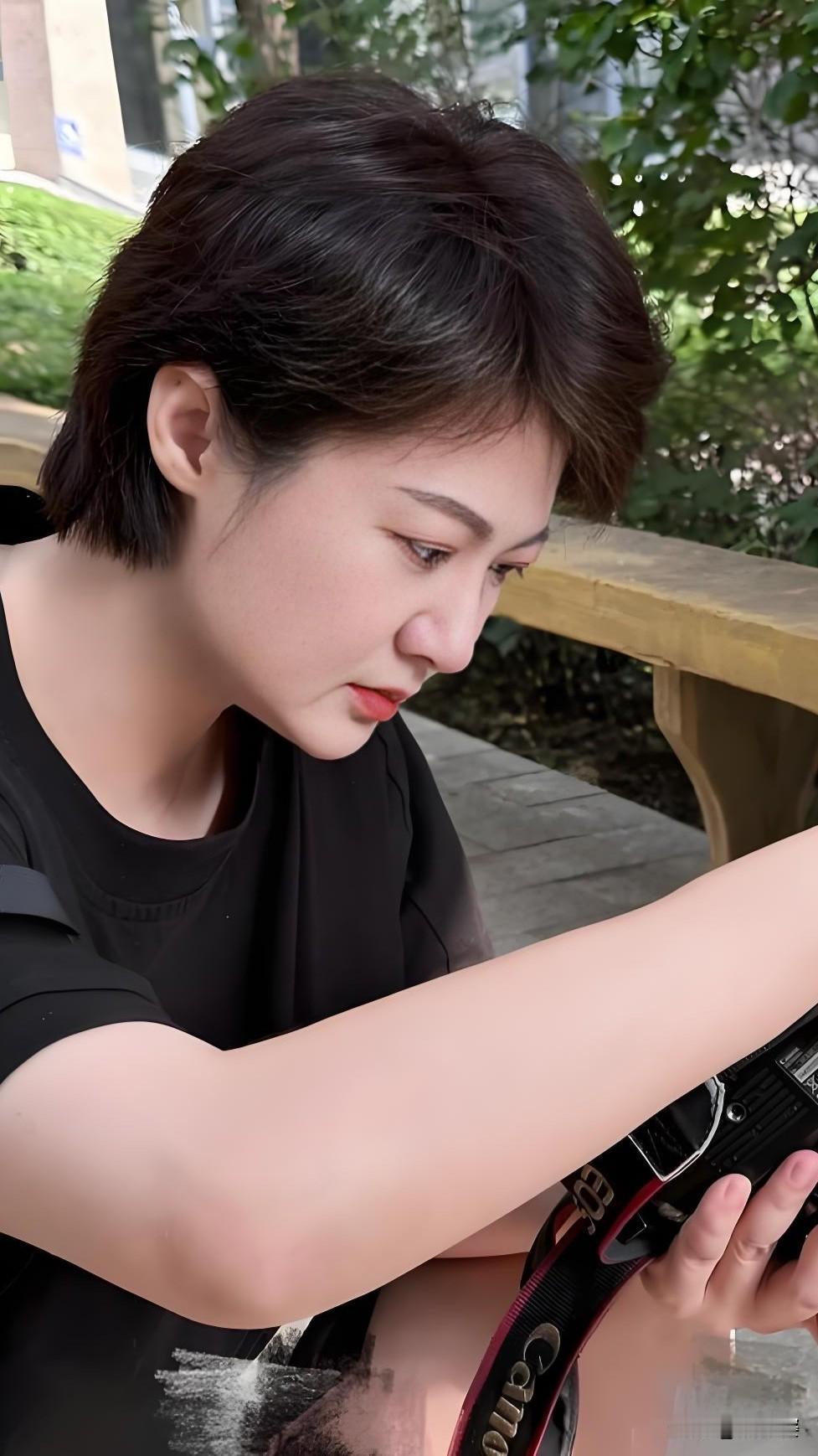 身为女摄影师，说说心里话：大家看着不起眼的小路、阳光，还有路上普通的路人，在我