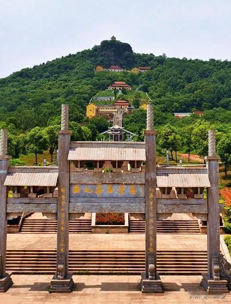 无为西九华风景区位于芜湖市无为市开城镇都督村，AAA级景区，核心为北宋景德二年始