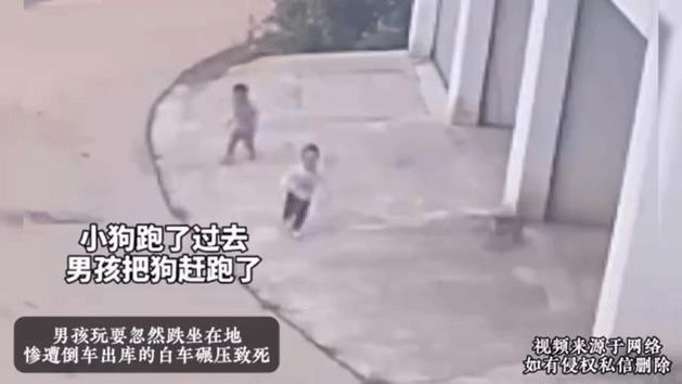 人的命，天注定！孩子就这样没了，家长做梦也想不到啊！前脚摔倒在车库门口，后脚车就