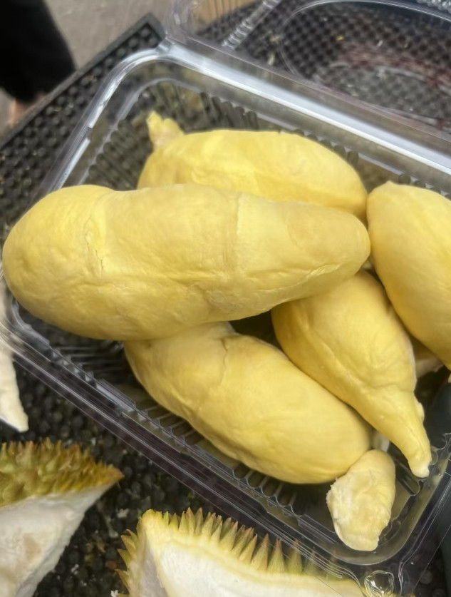 被一对情侣的“榴莲战争”整无语了！成都一小伙花190元买榴莲，告诉女友“冰过