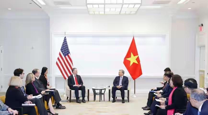2026年9月苏林在纽约的这番表态，其实根本不是什么主动递投名状，更像越南攥着最