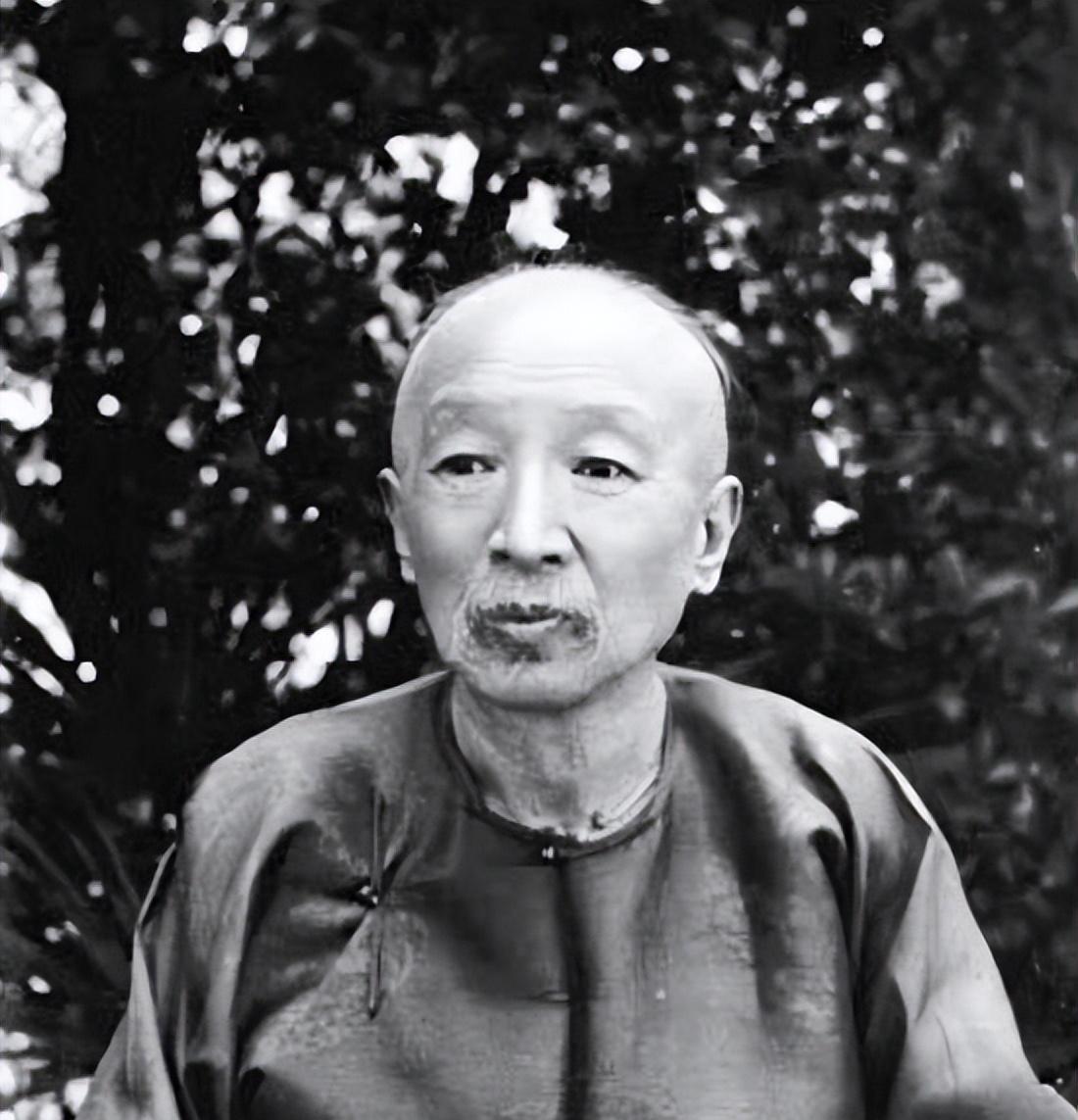 1911年，盛宣怀出了个损招，直接加速清朝衰亡。铁路那碗肉，盛宣怀吃得是真香