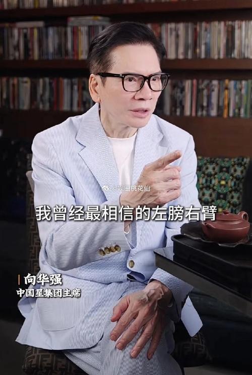 78岁向华强近日分享日常饮食，餐食十分朴素，主打清淡养生，几乎不加调料。他的晚餐