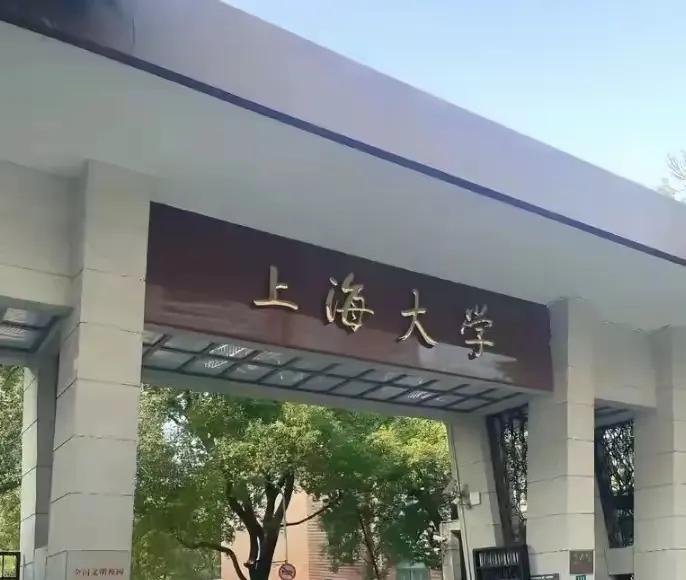 一女生报考上海大学上海艺术学院。一战，该科成绩130分。二战，该科成绩竟