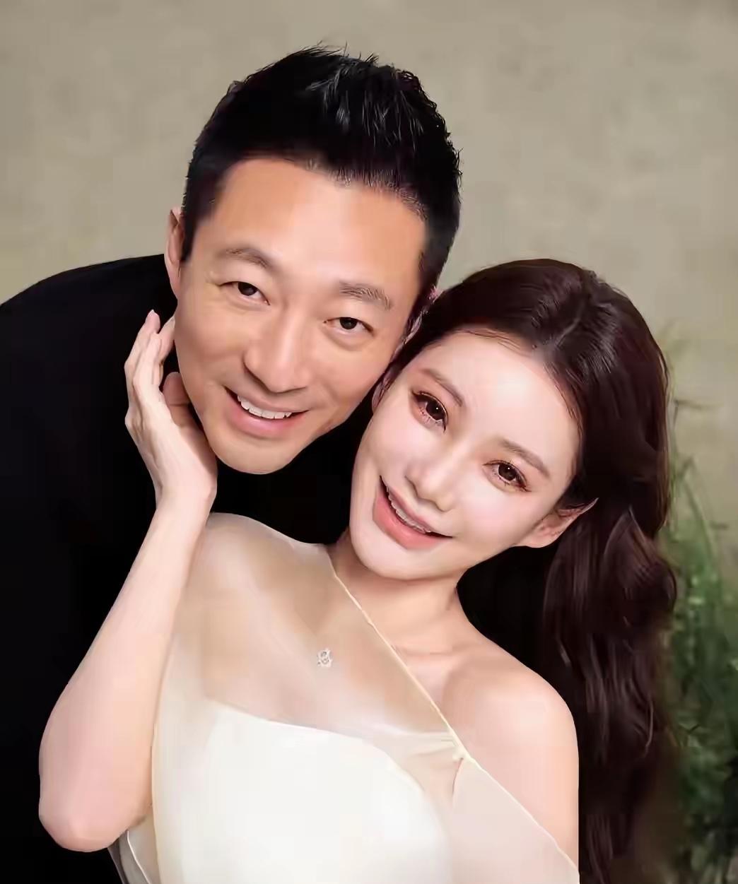 网友喊话汪小菲，不如做切割让他退股。希望汪小菲别在坑老妈了！以前说好的定居北京