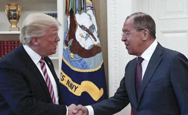 你能想象吗？你花了半辈子，战战兢兢，在克里姆林宫里当间谍，都快摸到权力之巅了。结