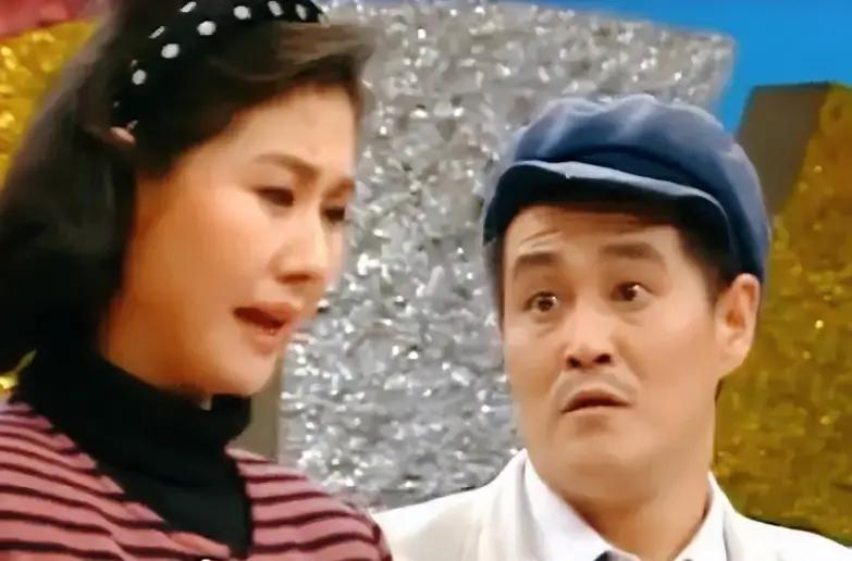 1992年，赵本山和黄晓娟表演完《我想有个家》，走下舞台，黄晓娟对赵本山说：“老