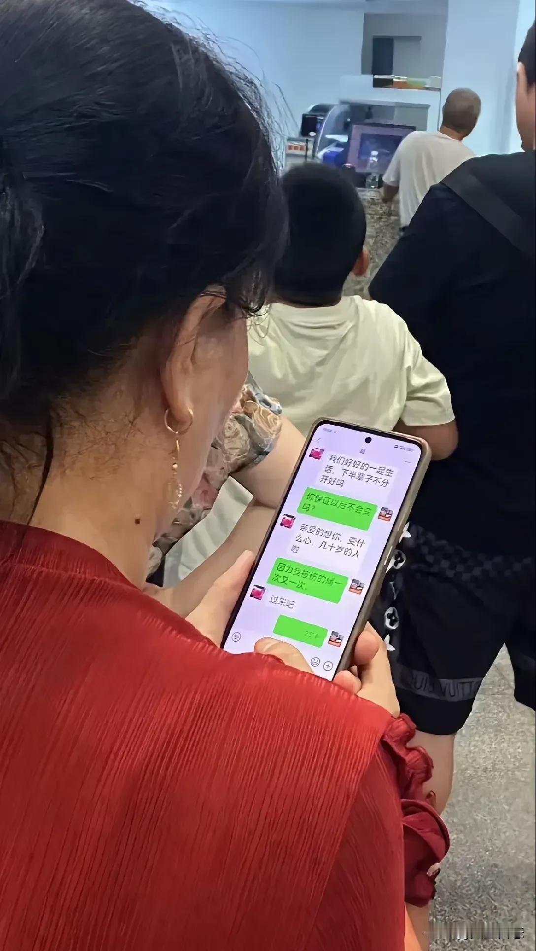 60阿姨做梦也没想到，都这把年纪了，还是要吃爱情的苦[哭哭]都说男人的嘴骗人
