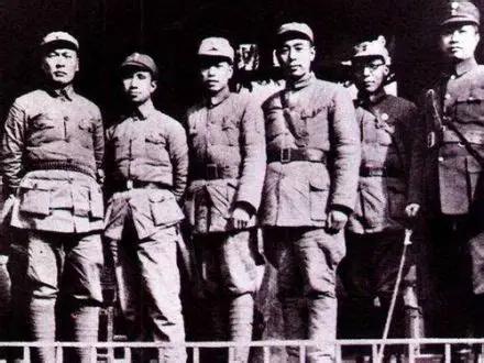 新四军成立，从延安八路军派来了多少军政干部？新四军1937年底在汉口挂牌成立，