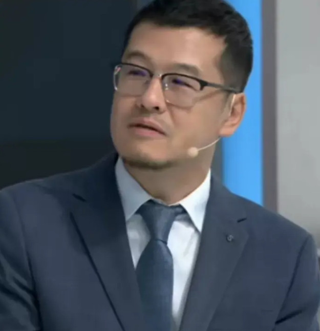 近日国内著名篮球评论员杨毅在接受采访时，谈到曾凡博和杨瀚森加盟NBA过程完全不同