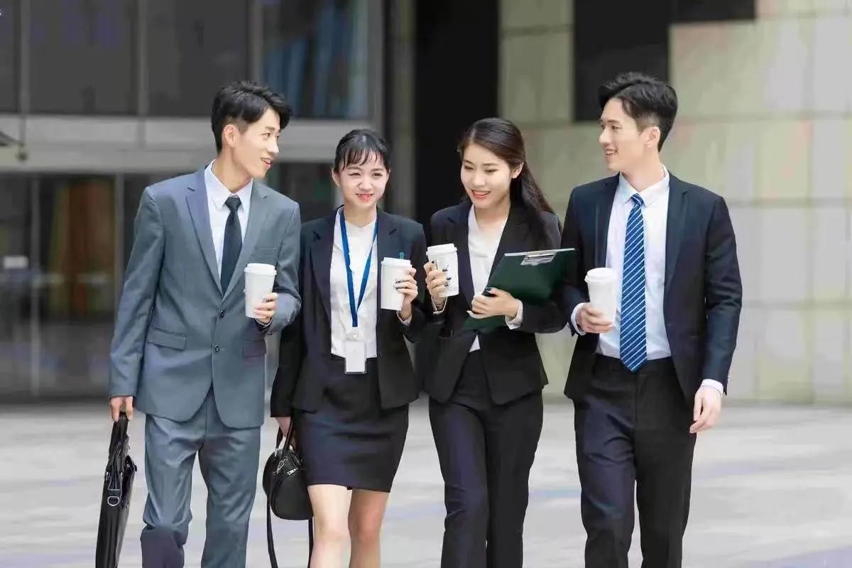 我们公司以前奖金是号称上不封顶的，就是销售岗位。但是后面来了一个狠人，那哥们儿一