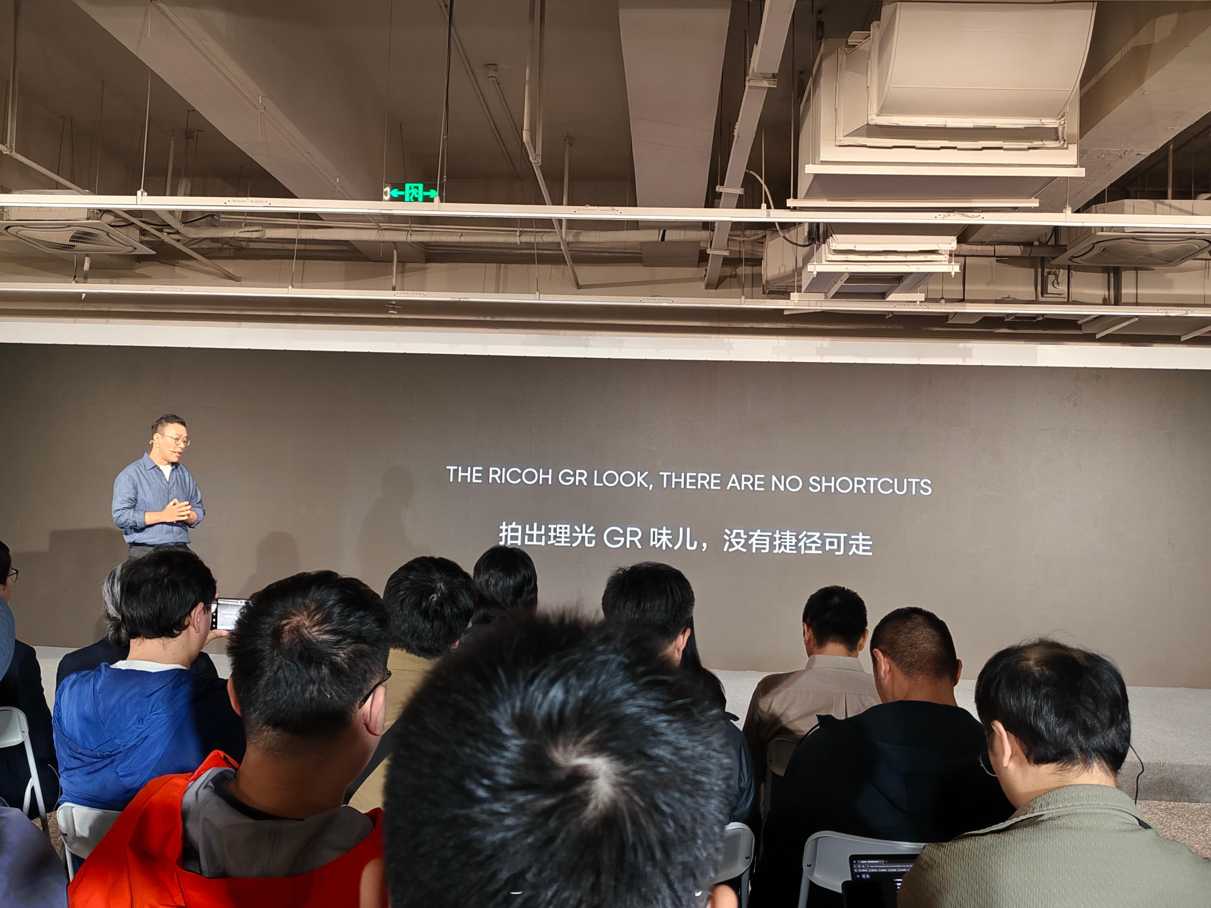 为了调出最纯粹最最正宗的理光味，realme经过1000多种测试，甚至做到了版本