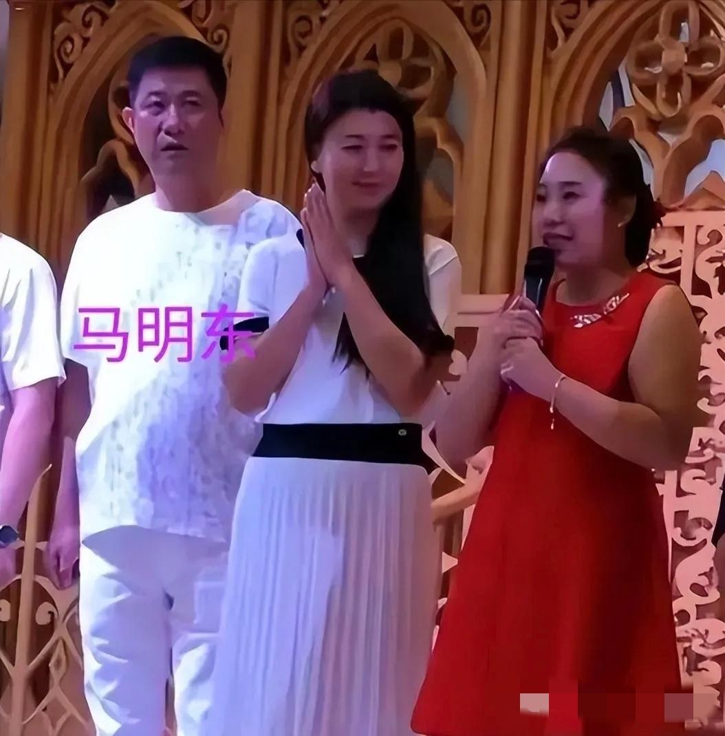 我有一个不祥的预感：闫学晶的二婚，恐怕要走到头了……别怪我说话难听，豪门