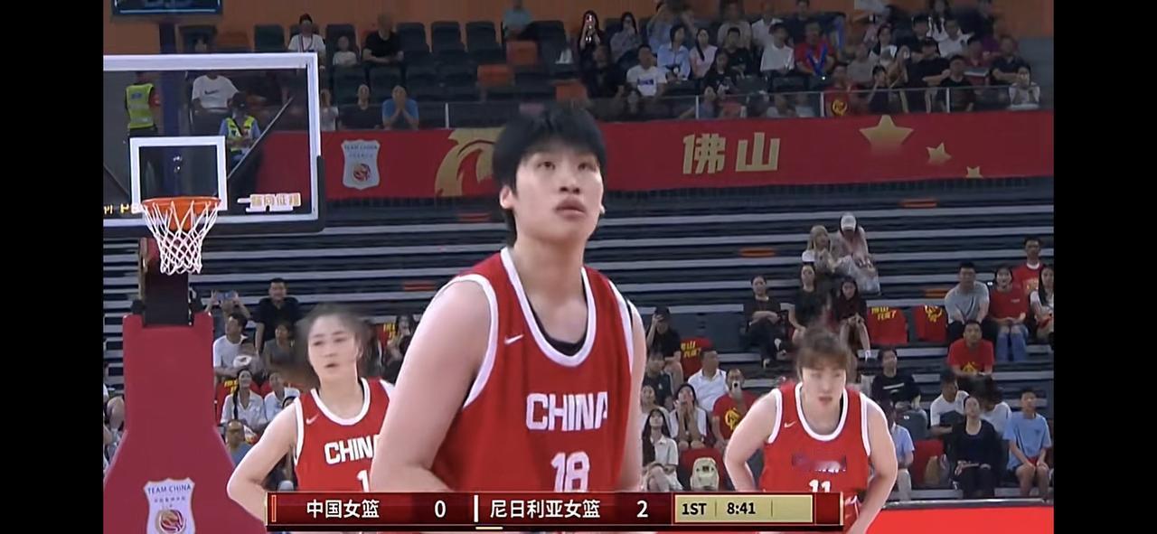 中国女篮今晚完全就不知道怎么打好球了！刚刚上半场结束，直接以29:58落后对
