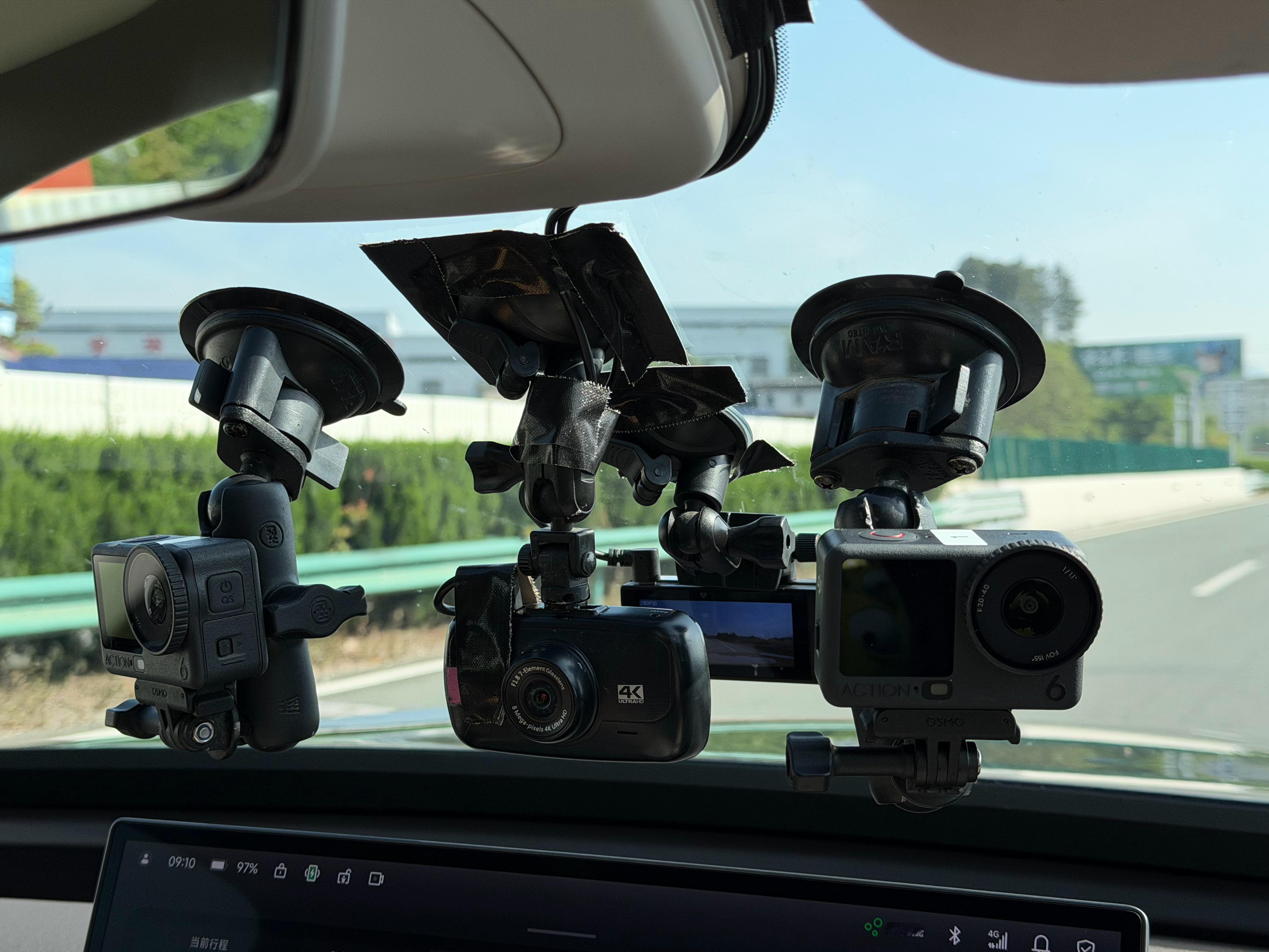 虽然韩路影业伙食标略逊于师兄传媒，但是该说不说，这游记的硬件和后勤工作是真牛。车