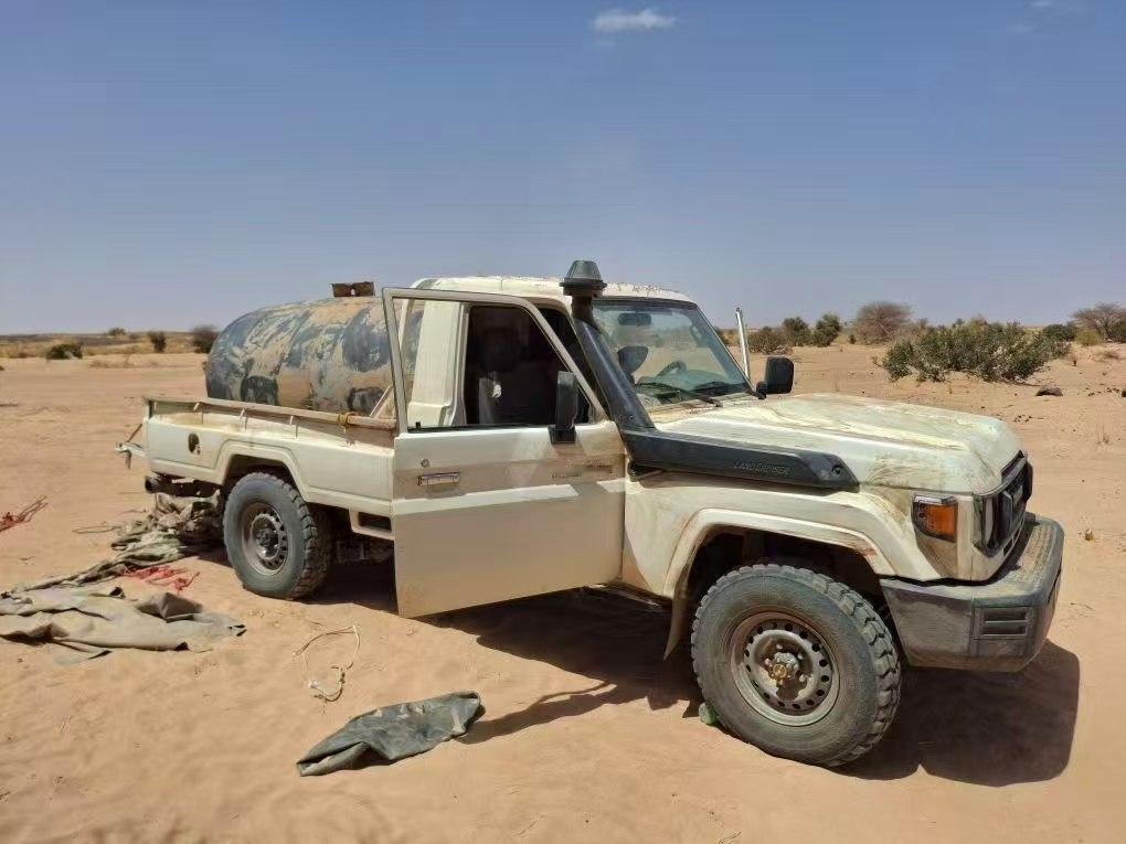 俄军老兵确实战斗力非常强悍，2辆马里武装分子自爆卡车，装满200公斤爆炸物疯狂冲