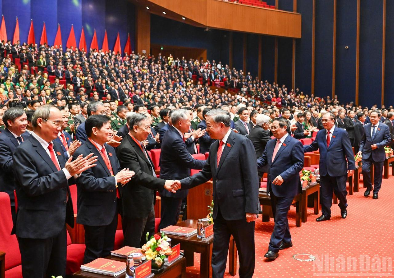 越南开会也是非常的大场面！苏林、农德孟、阮晋勇参加越南政府代表大会，从现场可以看