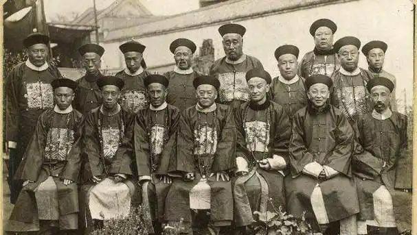清政府当年为什么拒绝工业化？满清政府当年有个死穴，始终无法解决：中国强大了，那就