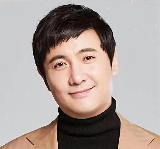 你猜中国电影圈最尴尬的记录是什么？不是烂片横行，也不是资本对赌失败。而是一个人演