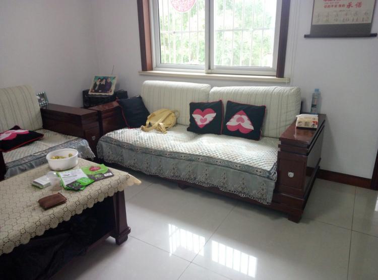 今天因为8块钱，我跟老公吵了一架，现在一个人在楼下坐着真事。下午带孩子去