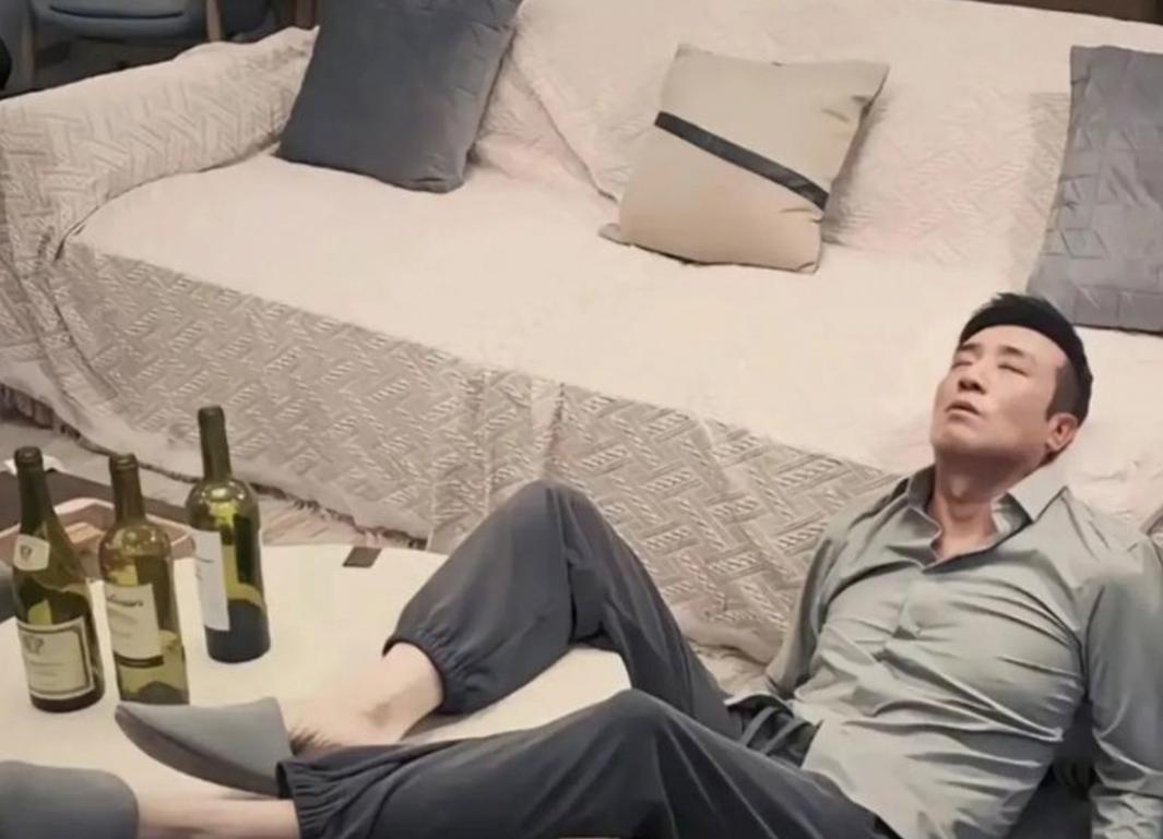 1996年，于和伟喝醉后想从南京长江大桥跳下一死了之，可没想到，女朋友宋林静知道