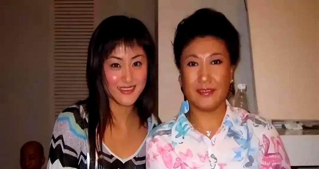 高秀敏走了，她女儿李萱扛起了家。2007年，李萱嫁给大她10岁的刘大为，国家一级