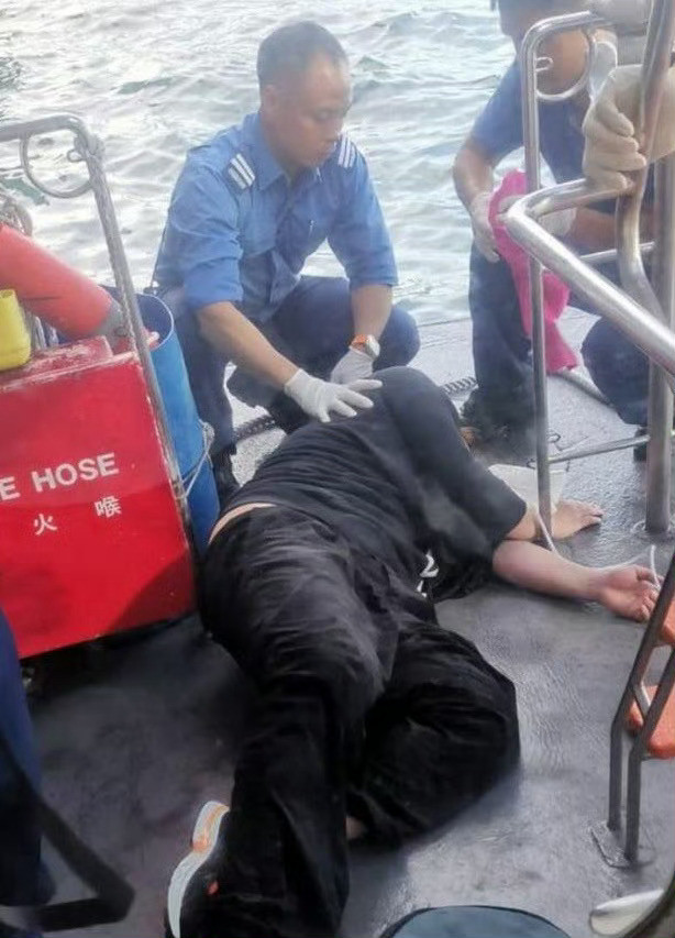 姜涛坠海香港顶流能有什么烦恼呢？不可能是想不开的，应该是意外坠海的吧，顺便问下