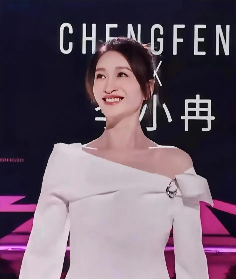 浪姐综艺这是豁出去了，李小冉都请来了撑台面了。这一季真是群星璀璨，有四川姑娘唐